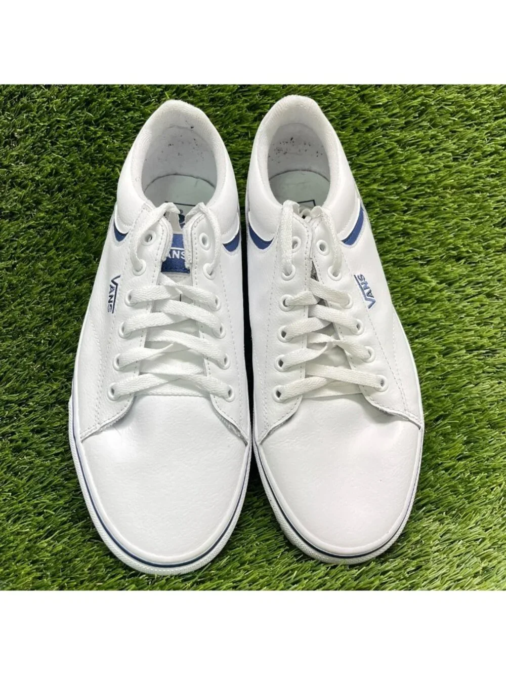 Vans Seldan Low Womens Size 11 White Blue Athletic Leather Skate Shoes Sneakers